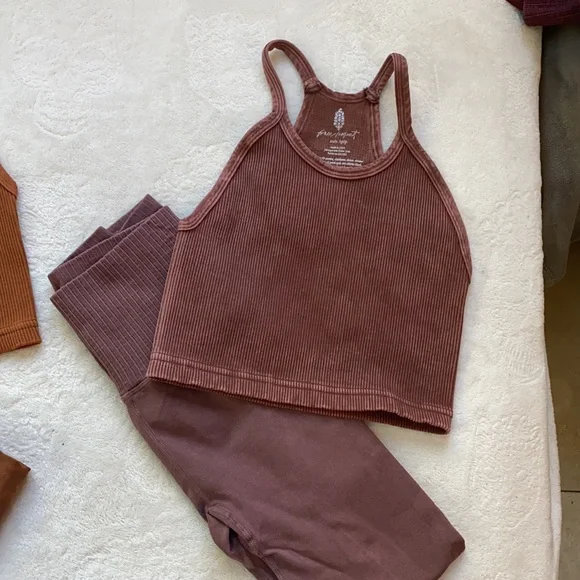 COPY - 🌺free people good karma legging happiness run set - Picture 9 of 10